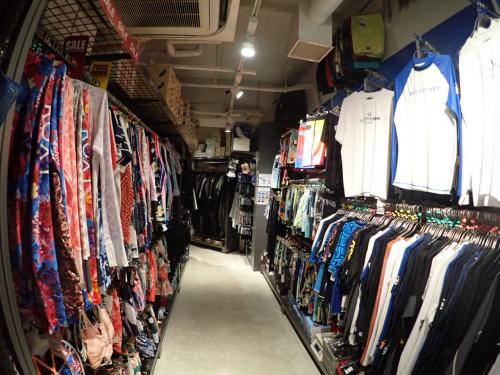 ラッシュガード・水着は新宿NO1の品揃え！
