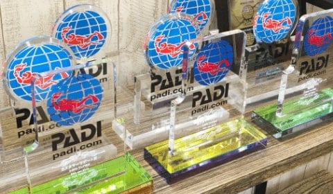 ”PADI”より、6年連続で「PADI全国最優秀」店舗に選ばれ、19年連続で様々な賞を受賞