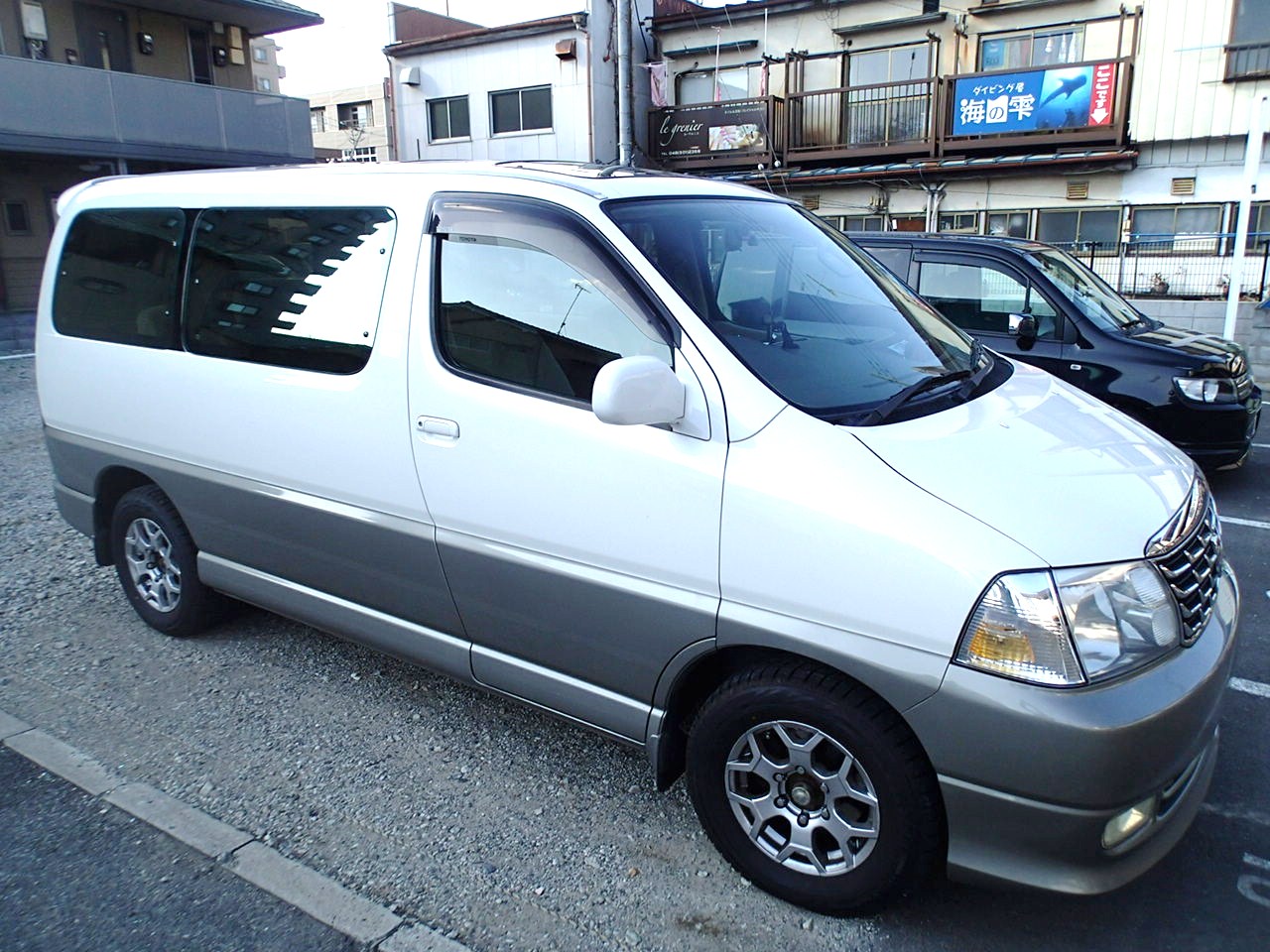 「海の雫」のツアー車です。皆様と器材を安全に海までお運びします。